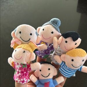 Finger Puppet Family Game.